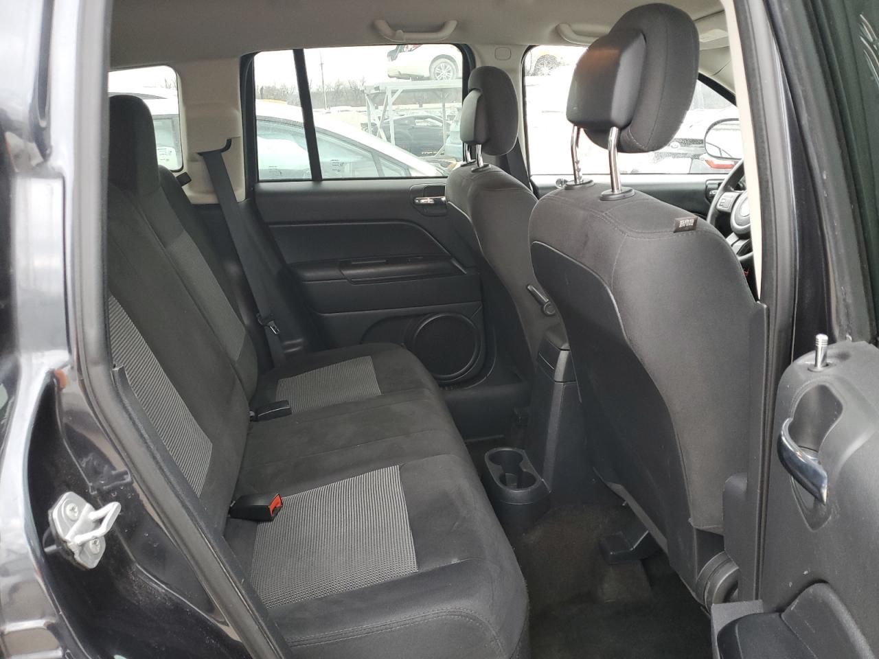 2015 Jeep Compass - Image 11