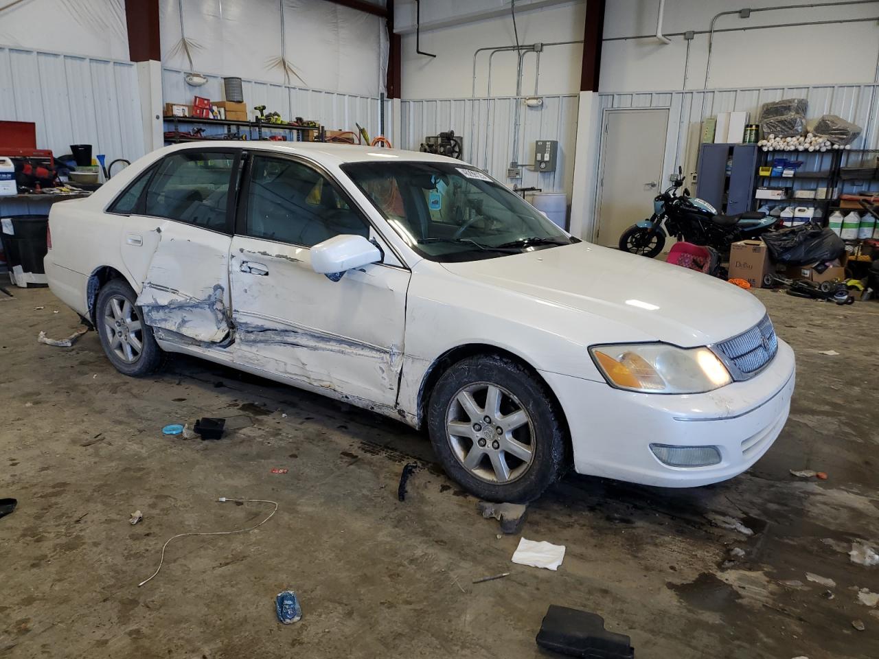 2000 Toyota Avalon - Image 4