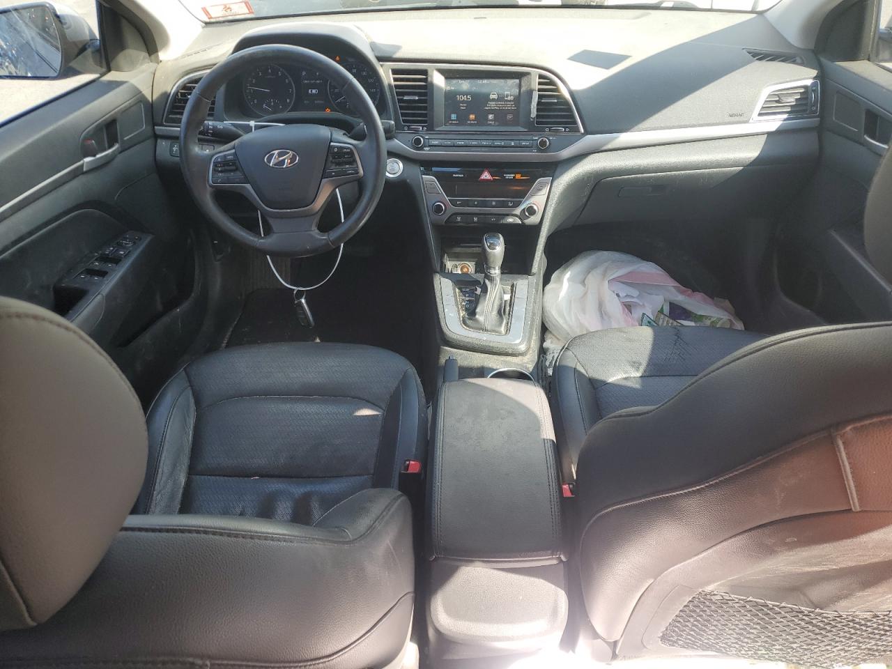 2017 Hyundai Elantra - Image 8
