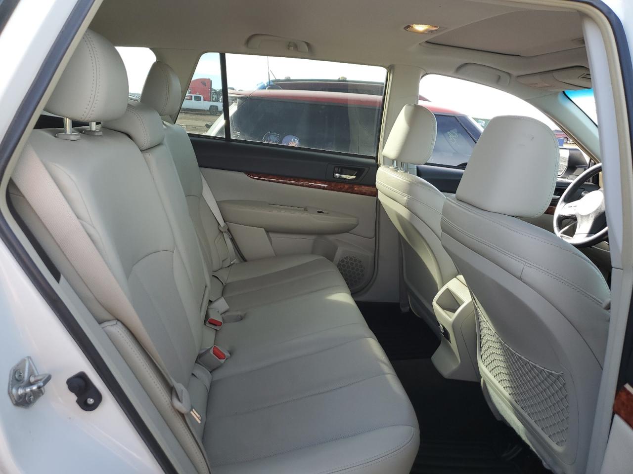 2012 Subaru Outback - Image 10