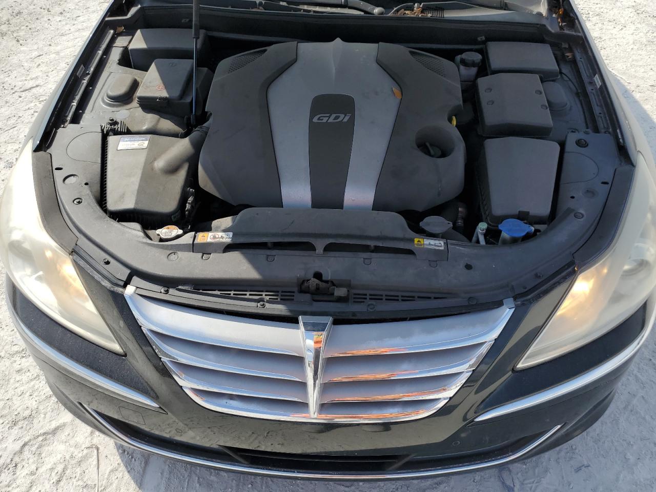 2013 Hyundai Genesis - Image 11