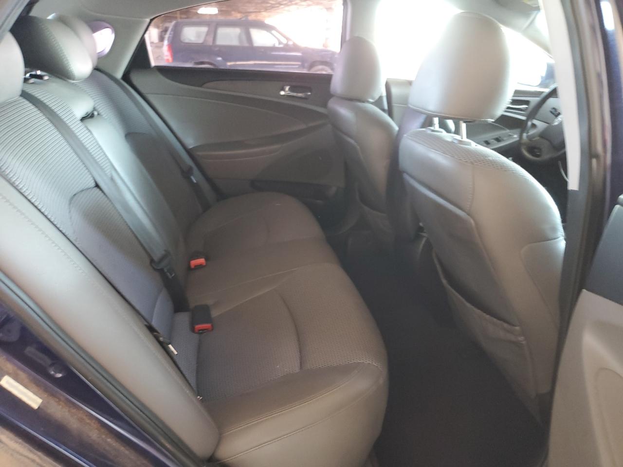 2011 Hyundai Sonata - Image 10