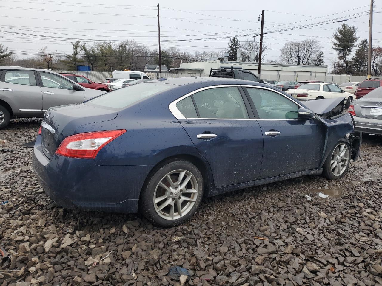 2010 Nissan Maxima - Image 3