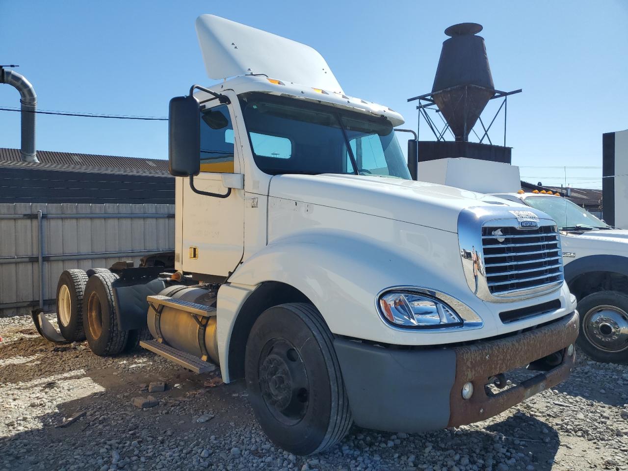 2015 Freightliner Columbia Semi Truck for Sale in Louisville, KY - Normal Wear
