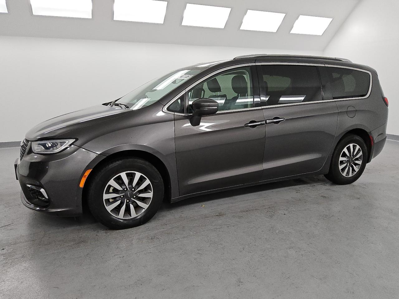 2021 Chrysler Pacifica - Image 1