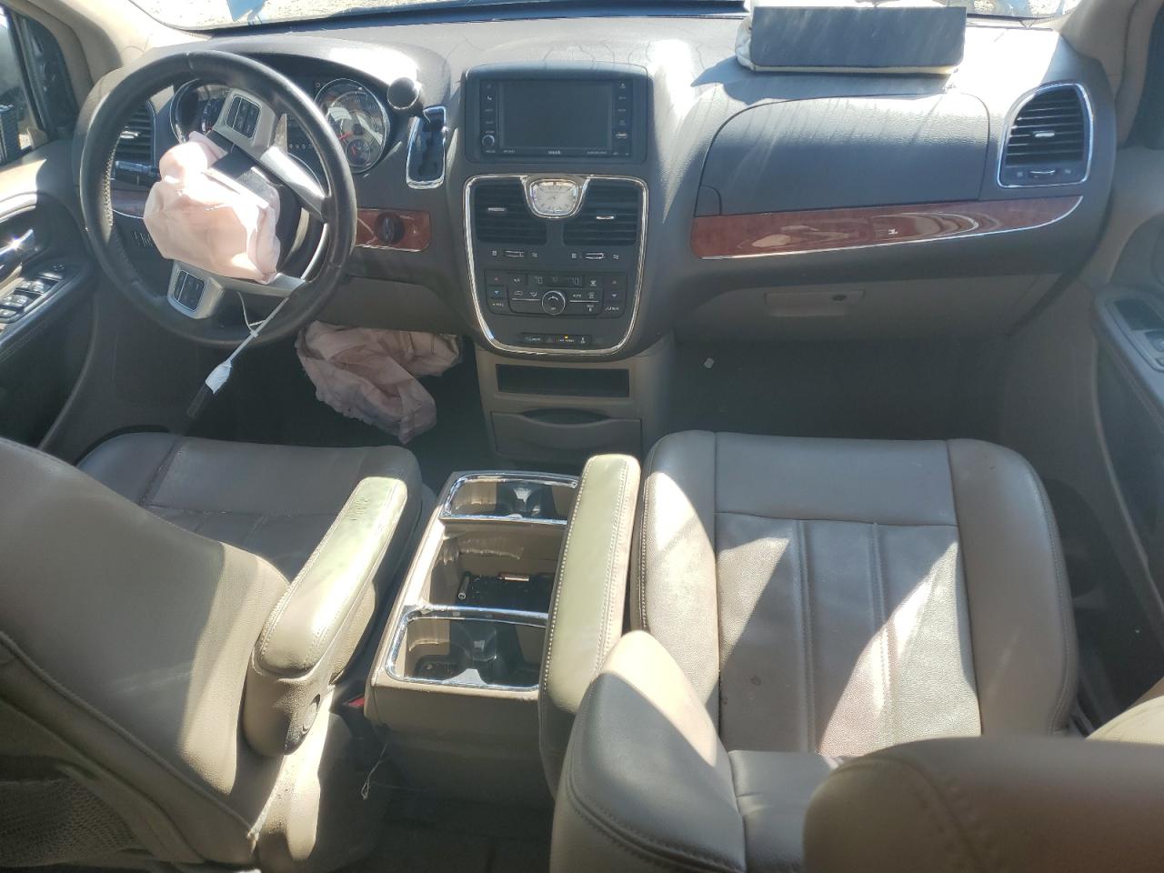 2013 Chrysler Town & Country - Image 8