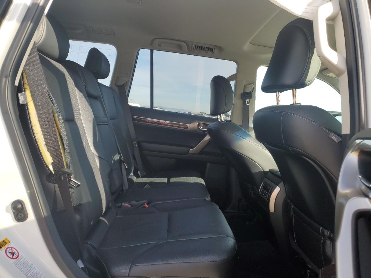 2016 Lexus GX - Image 11