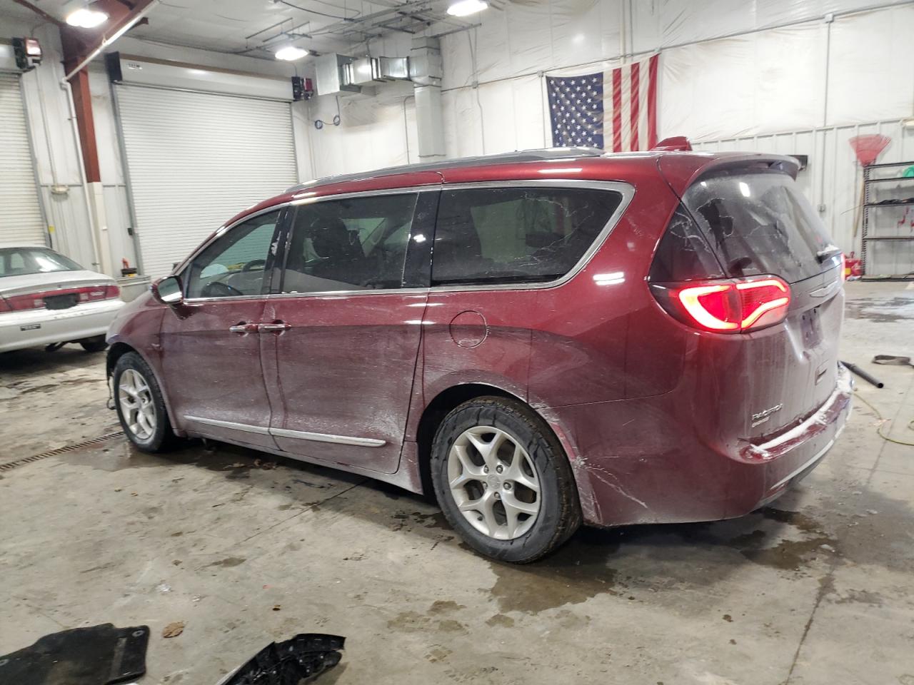 2017 Chrysler Pacifica - Image 2
