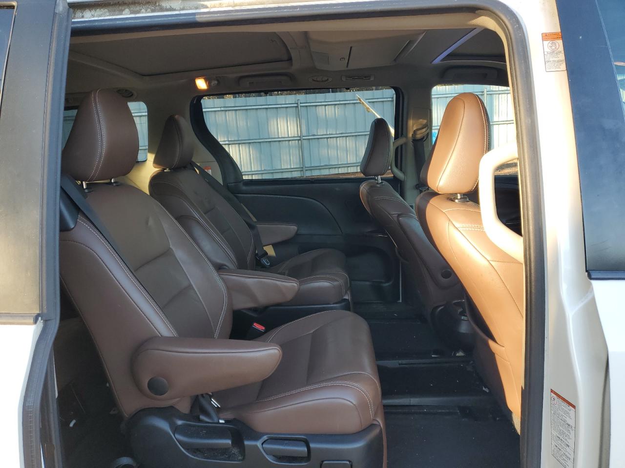 2015 Toyota Sienna - Image 11