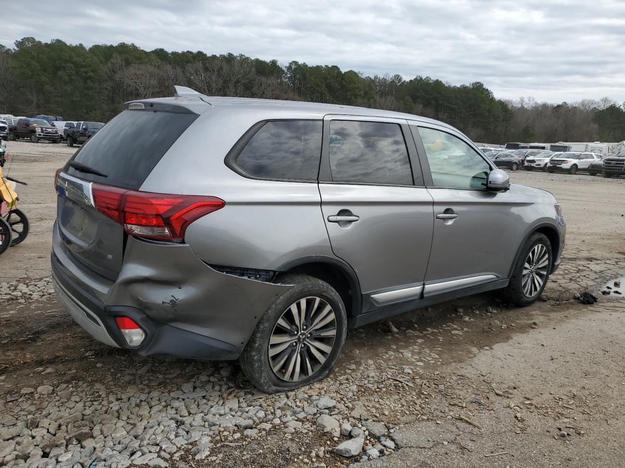 2020 Mitsubishi Outlander - Image 3