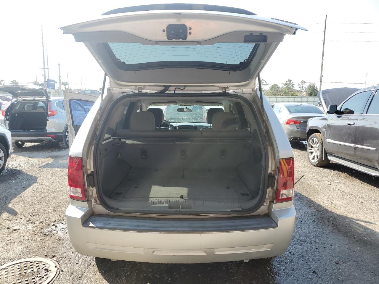 2006 Jeep Grand Cherokee - Image 6