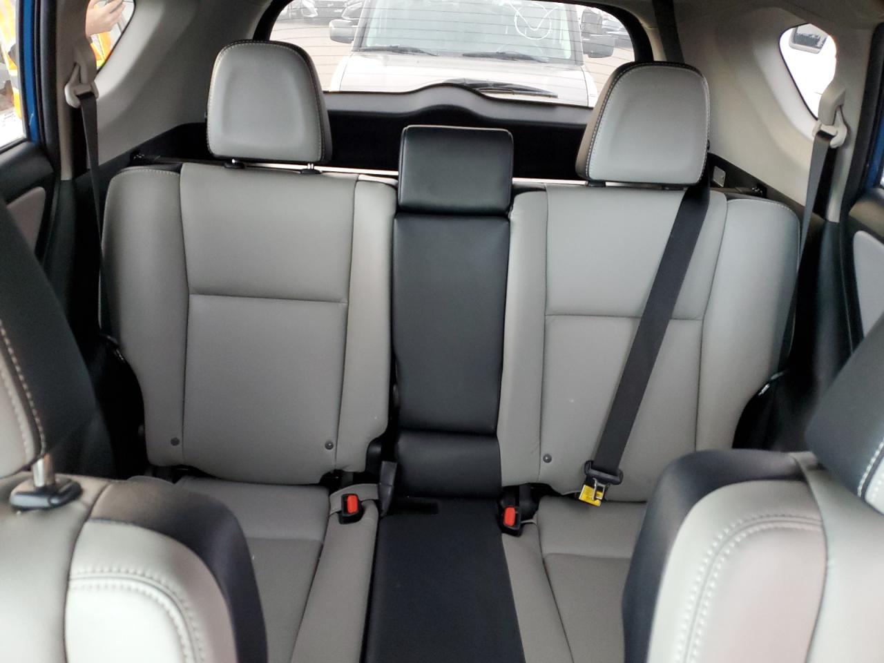 2018 Toyota RAV 4 - Image 10