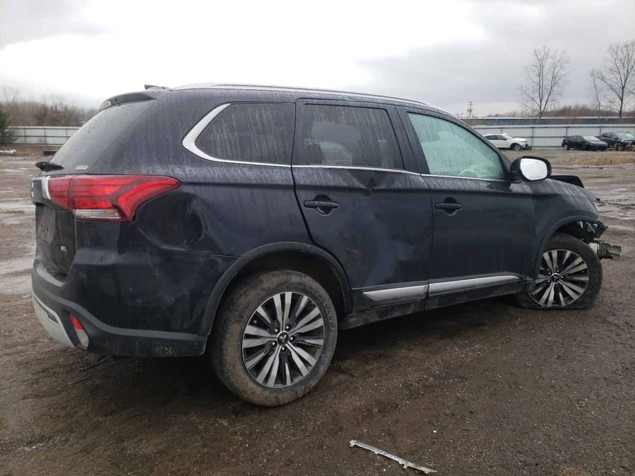 2020 Mitsubishi Outlander - Image 3