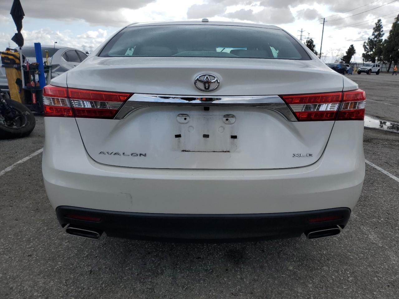 2015 Toyota Avalon - Image 6