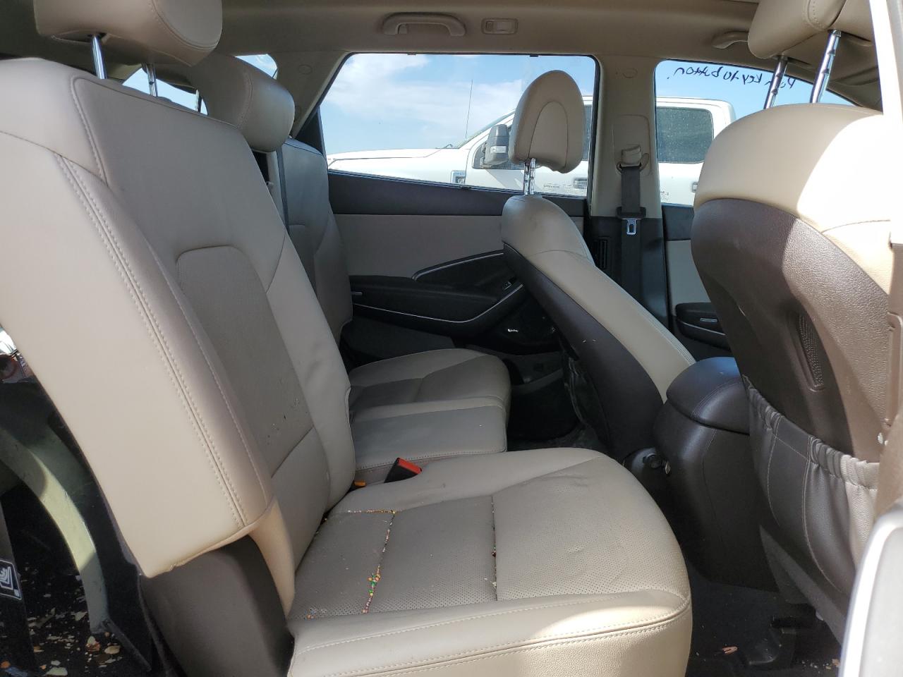 2017 Hyundai Santa Fe - Image 10