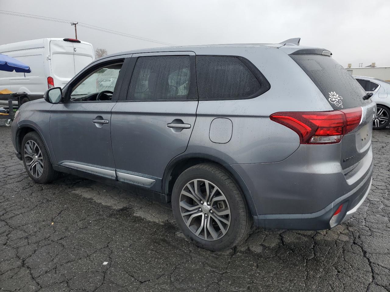 2018 Mitsubishi Outlander - Image 2