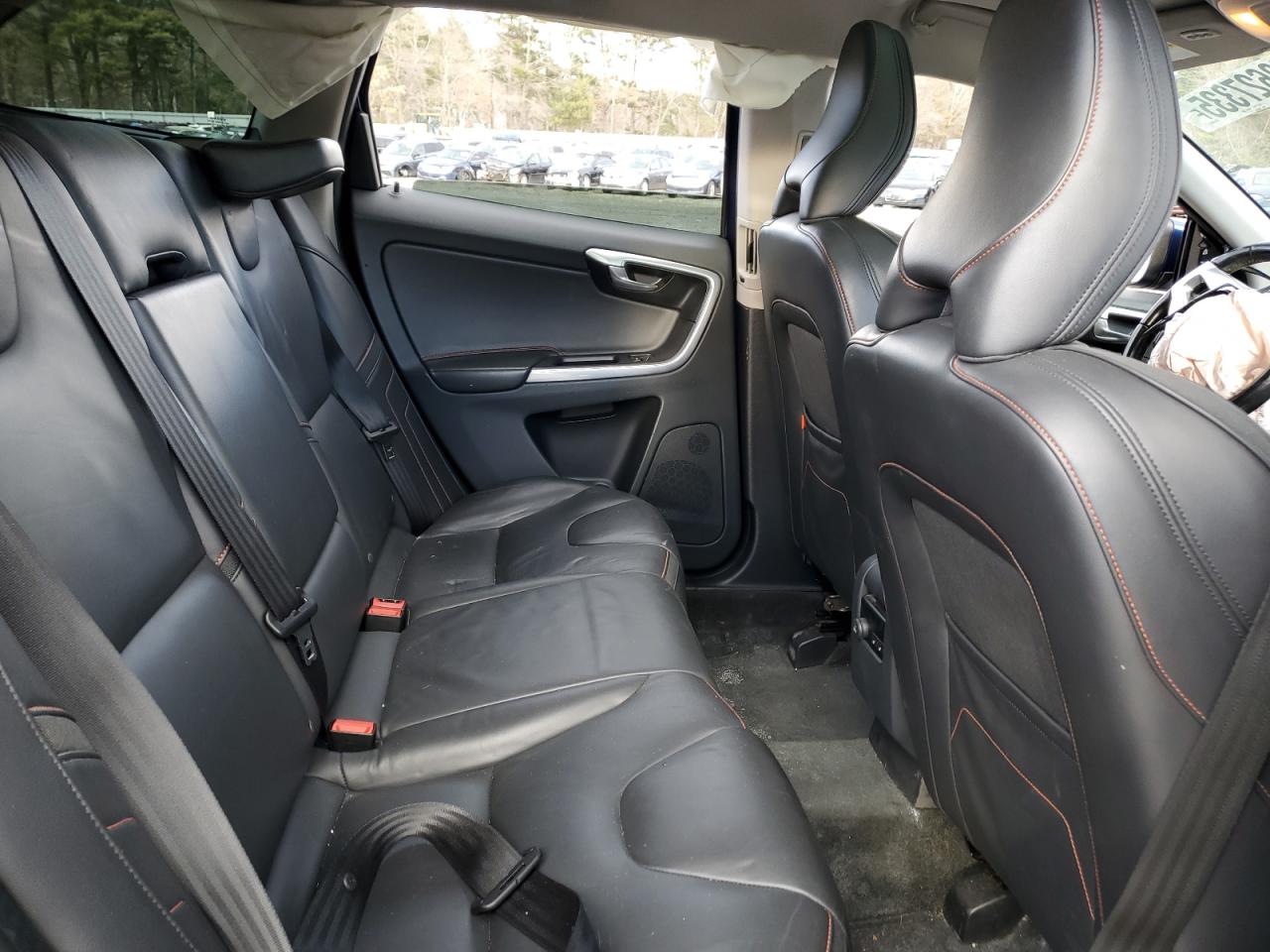 2015 Volvo XC60 - Image 12