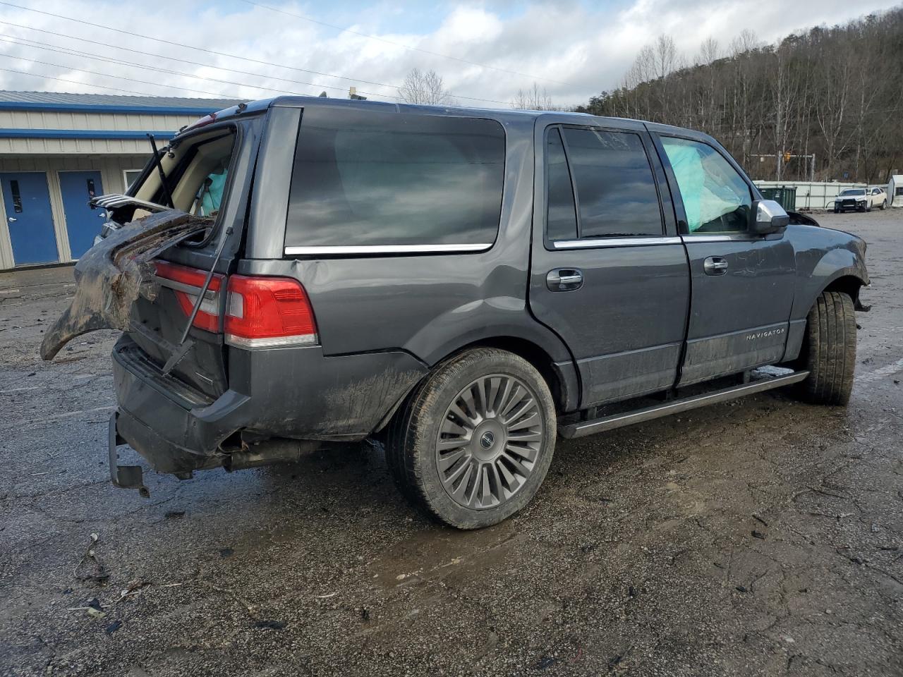 2015 Lincoln Navigator - Image 3
