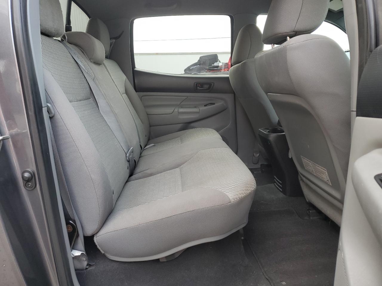 2015 Toyota Tacoma - Image 10