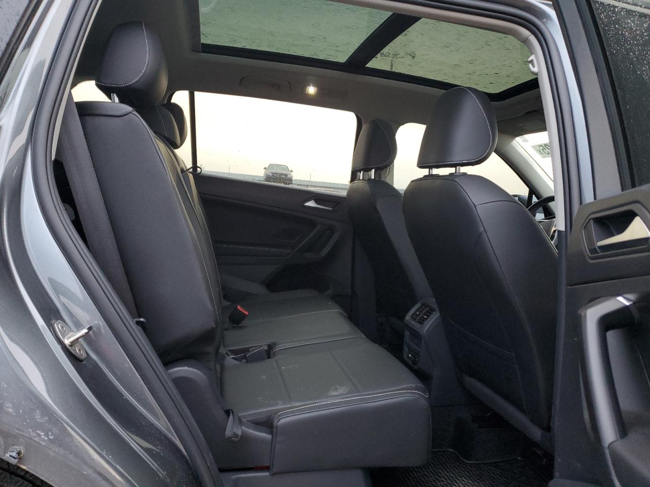 2021 Volkswagen Tiguan - Image 11