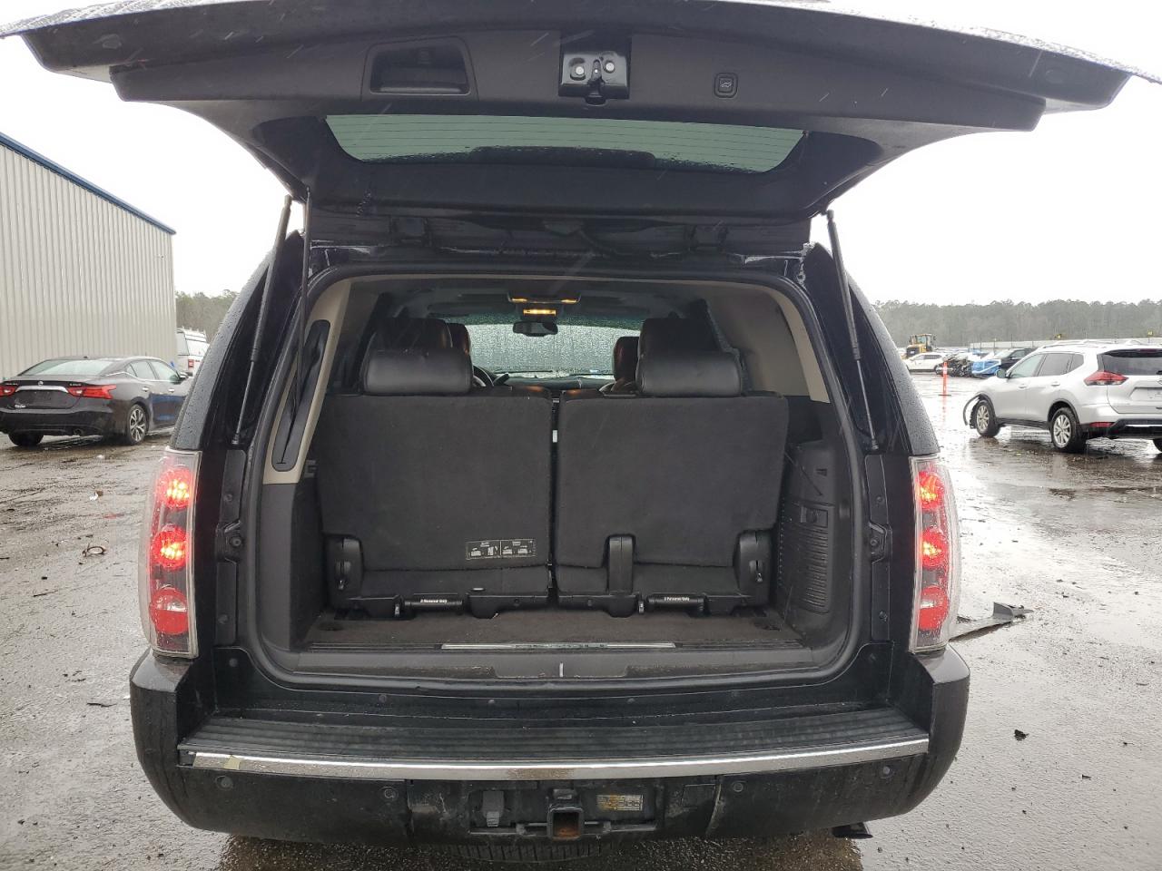2011 GMC Yukon - Image 6