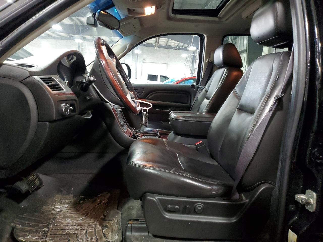 2011 Cadillac Escalade - Image 7