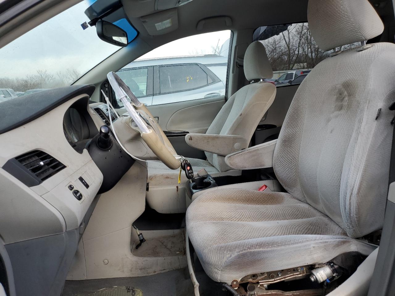 2011 Toyota Sienna - Image 7