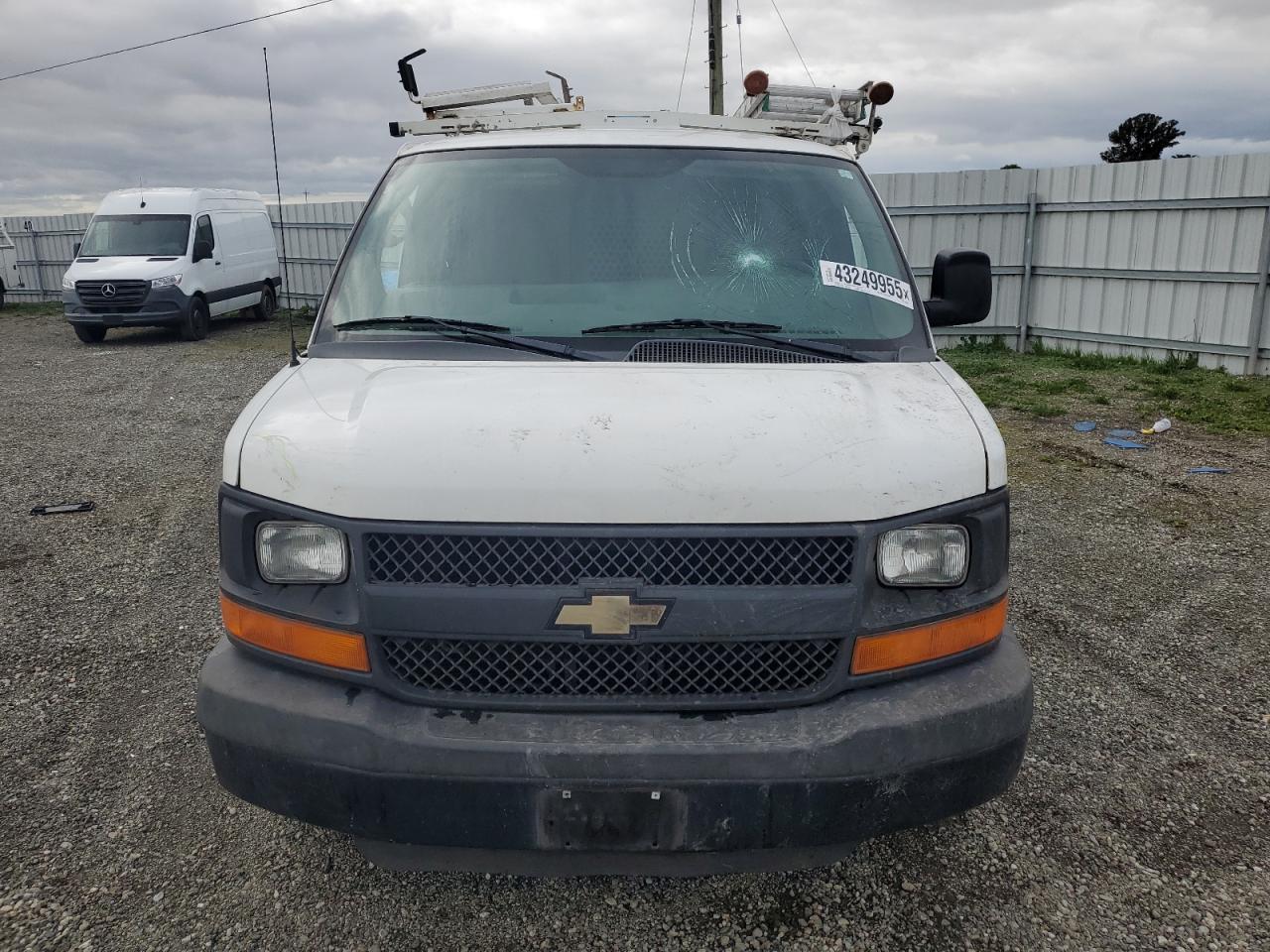 2014 Chevrolet Express - Image 5