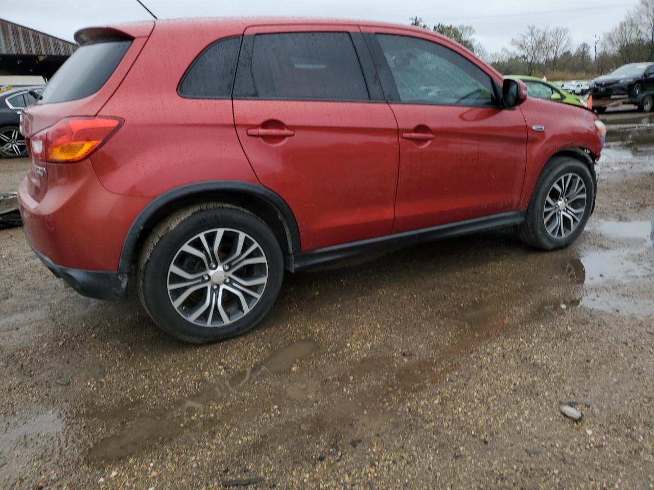 2016 Mitsubishi Outlander - Image 3