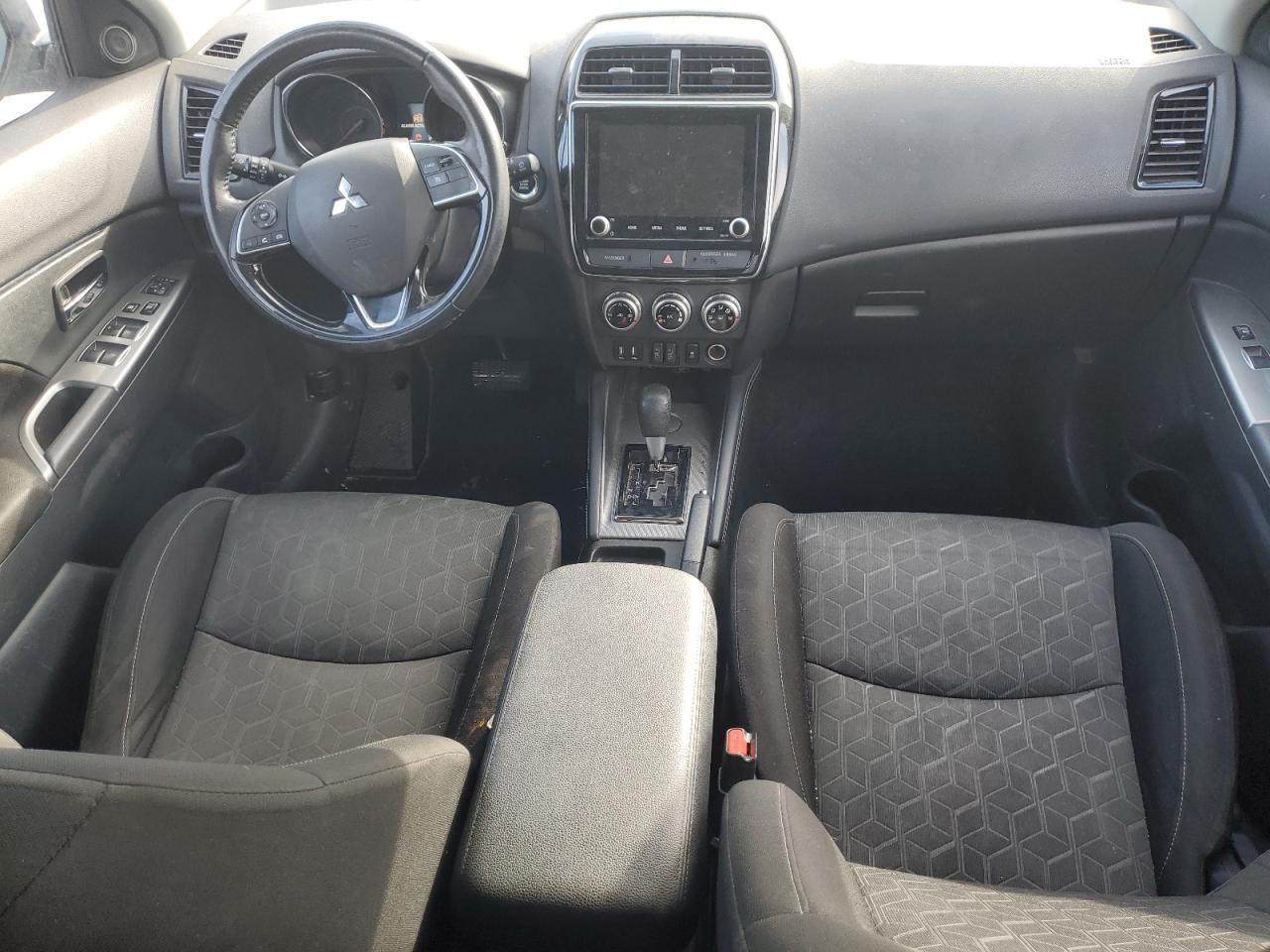 2021 Mitsubishi Outlander - Image 8