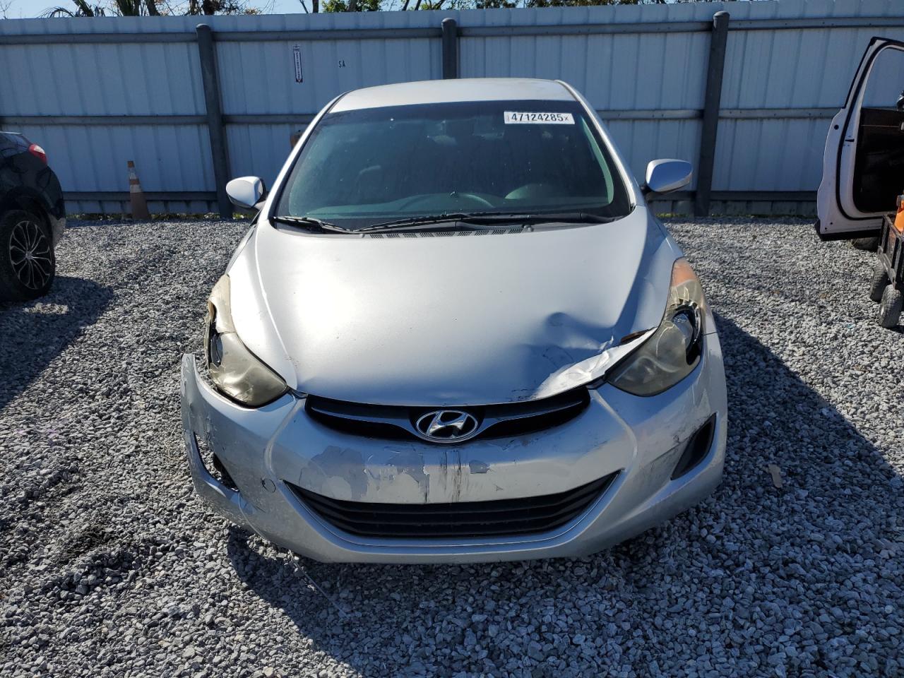 2013 Hyundai Elantra - Image 5