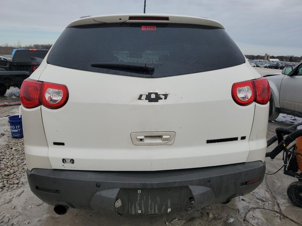 2011 Chevrolet Traverse - Image 6