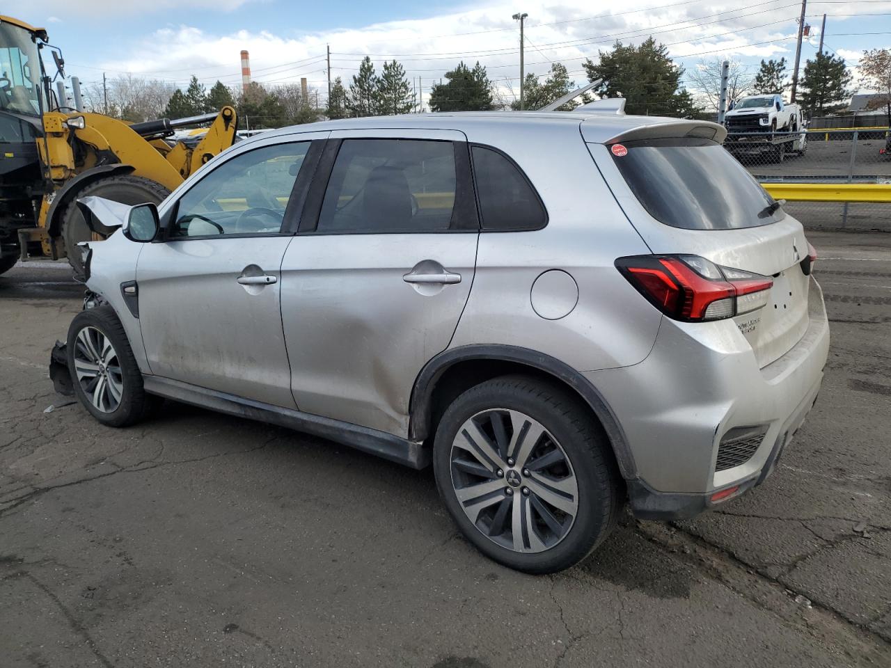 2020 Mitsubishi Outlander - Image 2