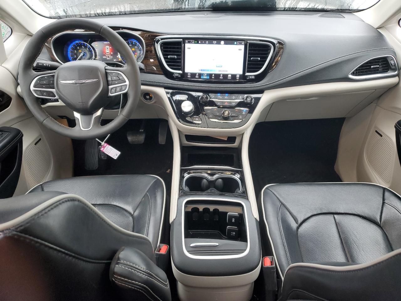 2022 Chrysler Pacifica - Image 8
