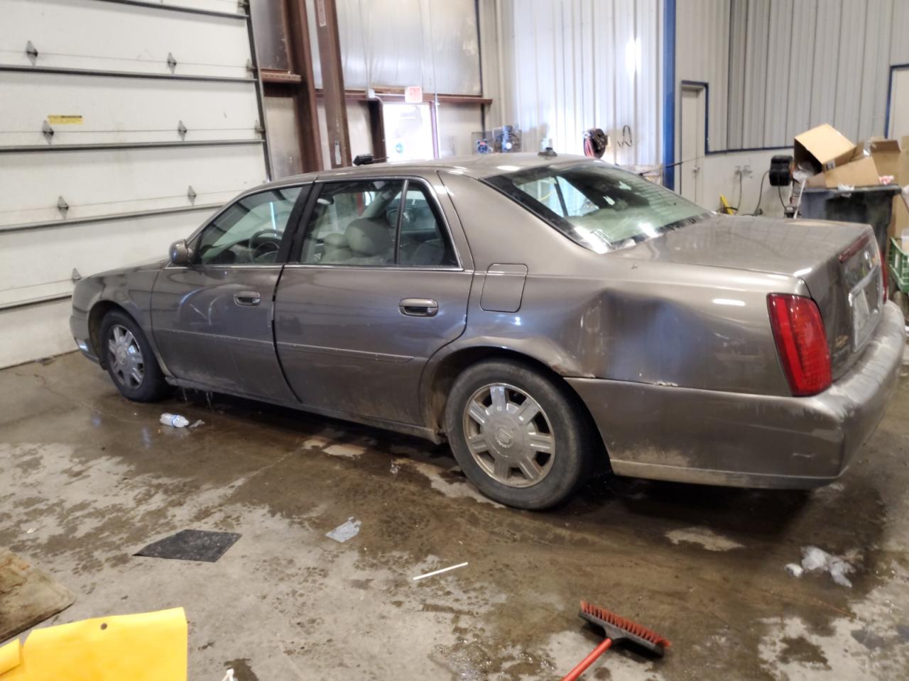 2003 Cadillac De Ville - Image 2