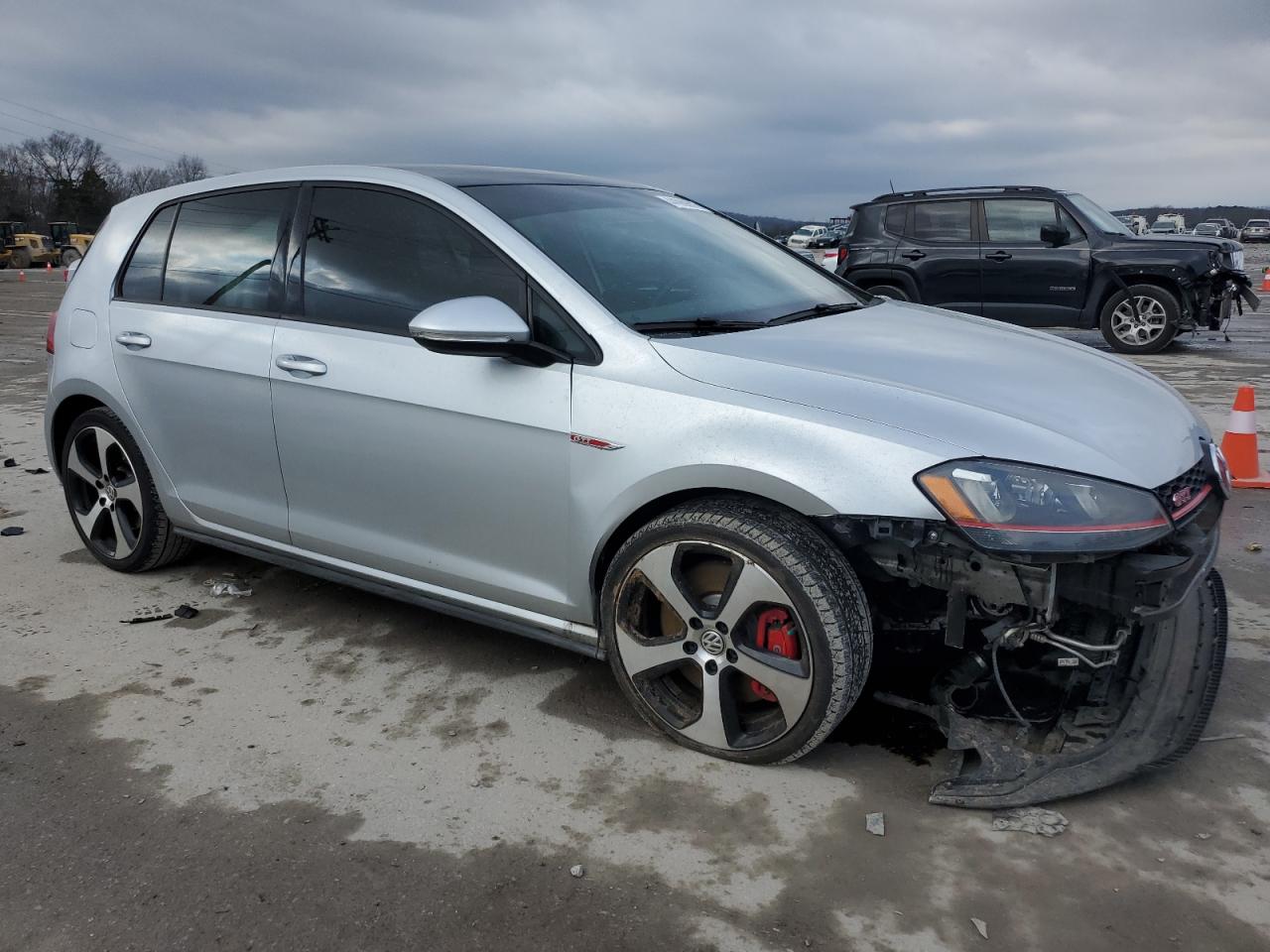 2017 Volkswagen GTI - Image 4