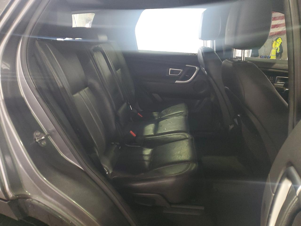 2017 Land Rover Discovery - Image 11