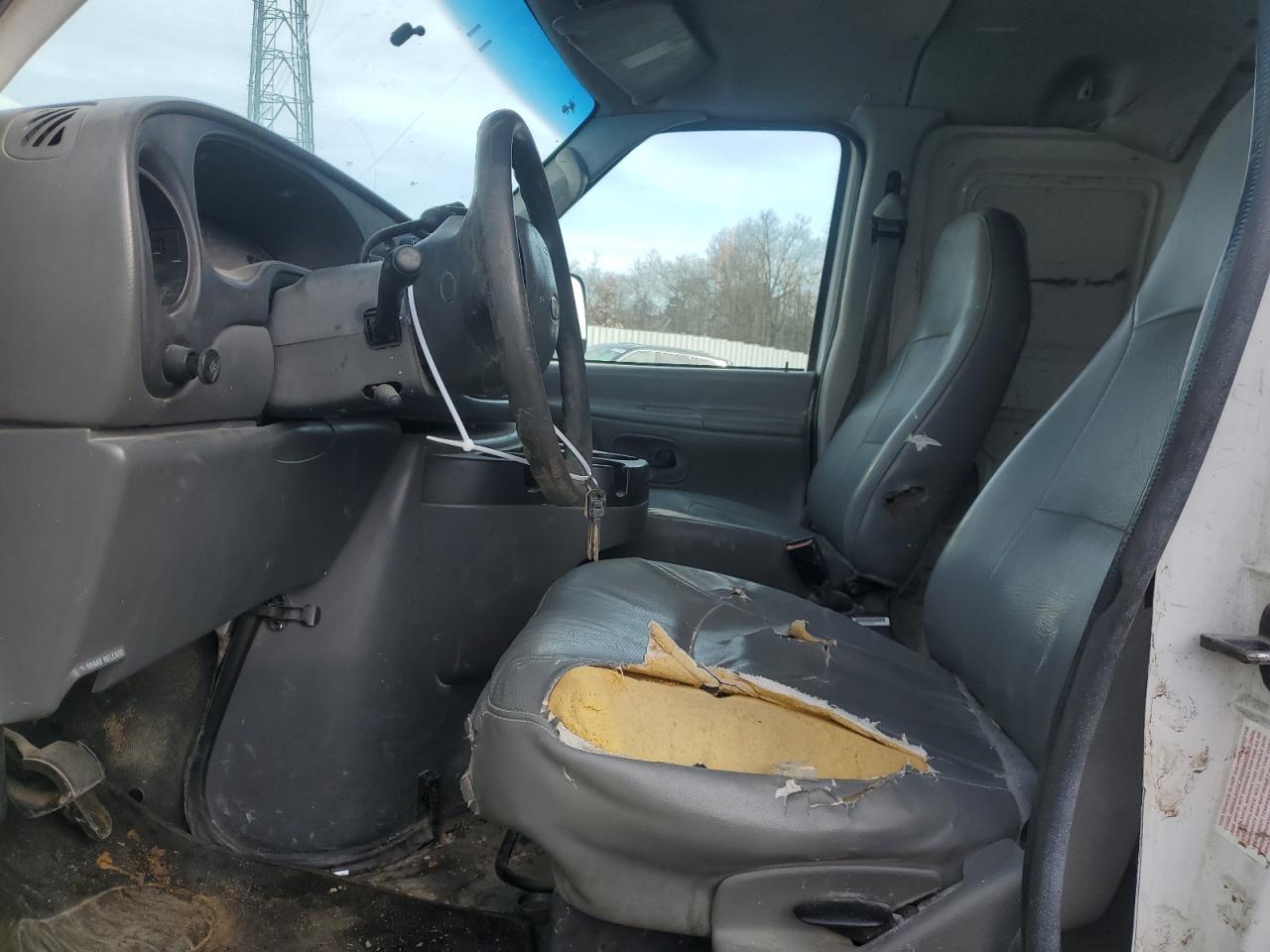 2004 Ford Econoline - Image 7