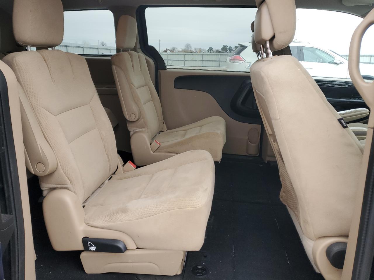 2016 Dodge Caravan - Image 11
