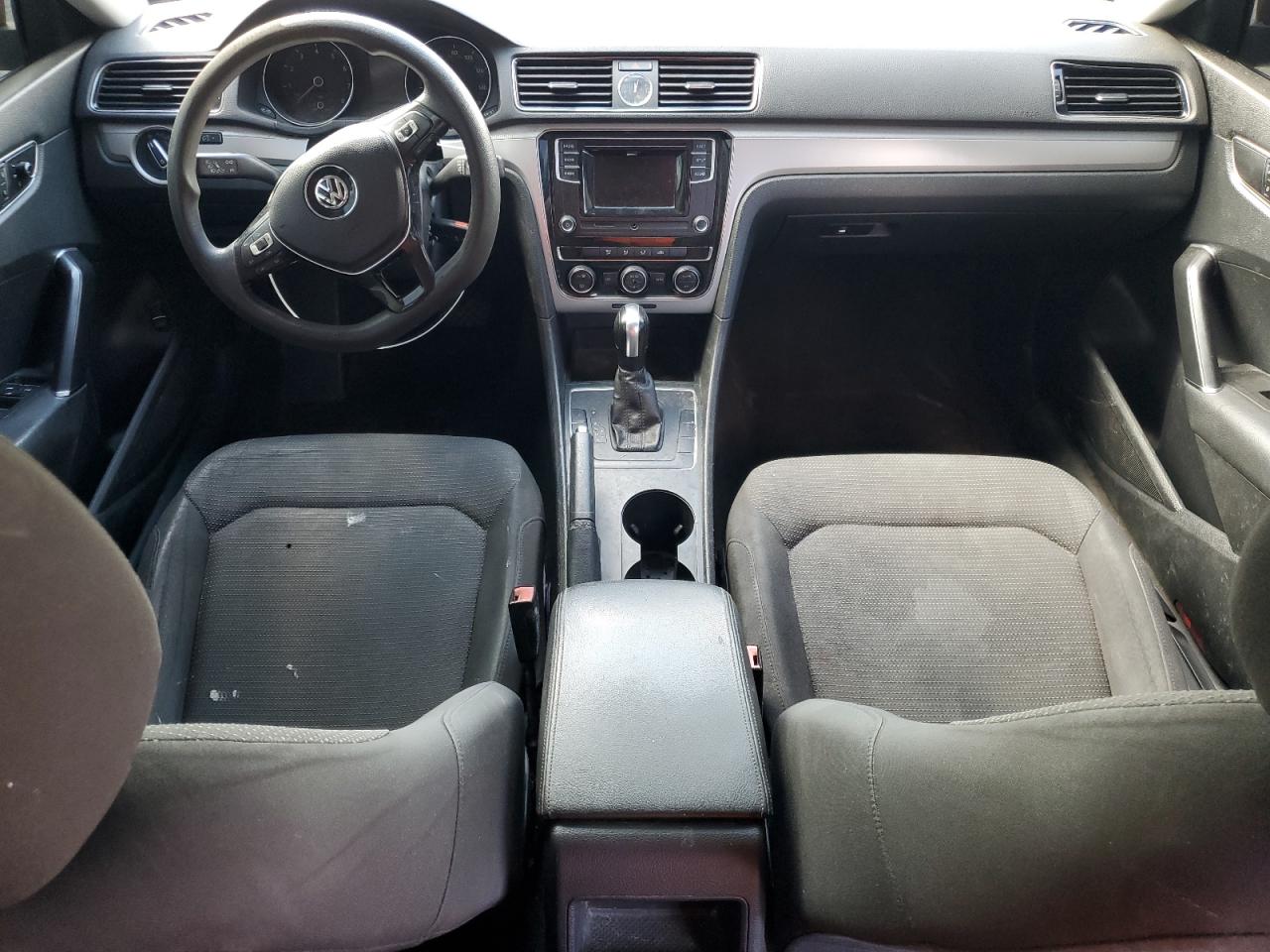 2017 Volkswagen Passat - Image 8