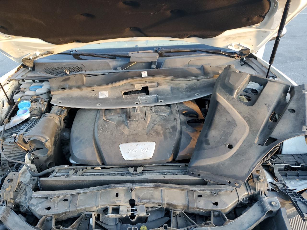 2015 Porsche Cayenne - Image 12