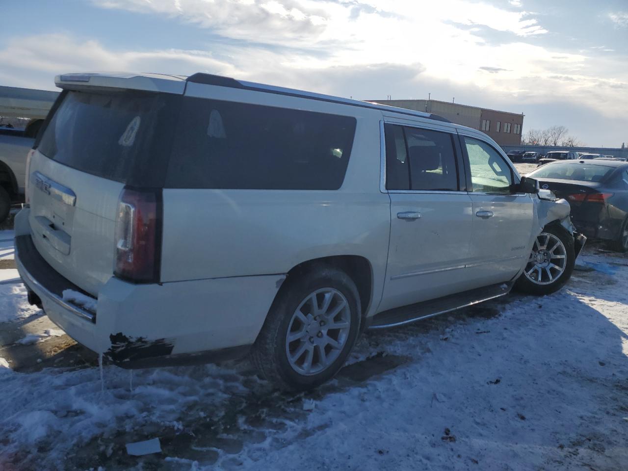 2015 GMC Yukon - Image 3