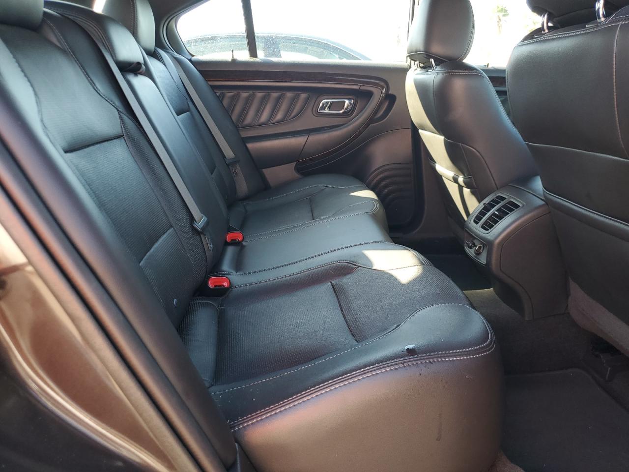 2015 Ford Taurus - Image 10