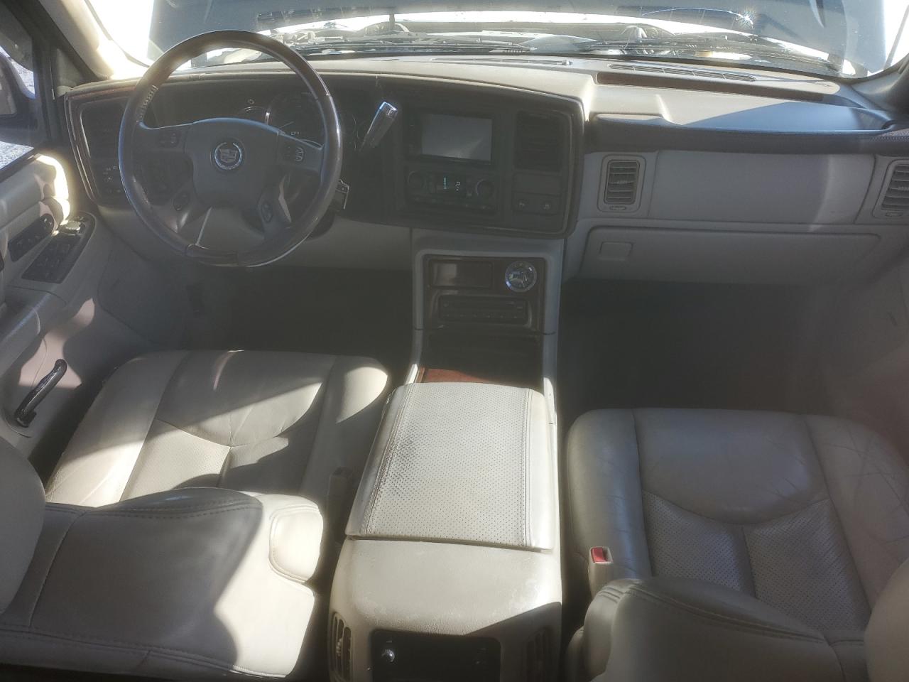 2005 Cadillac Escalade - Image 8