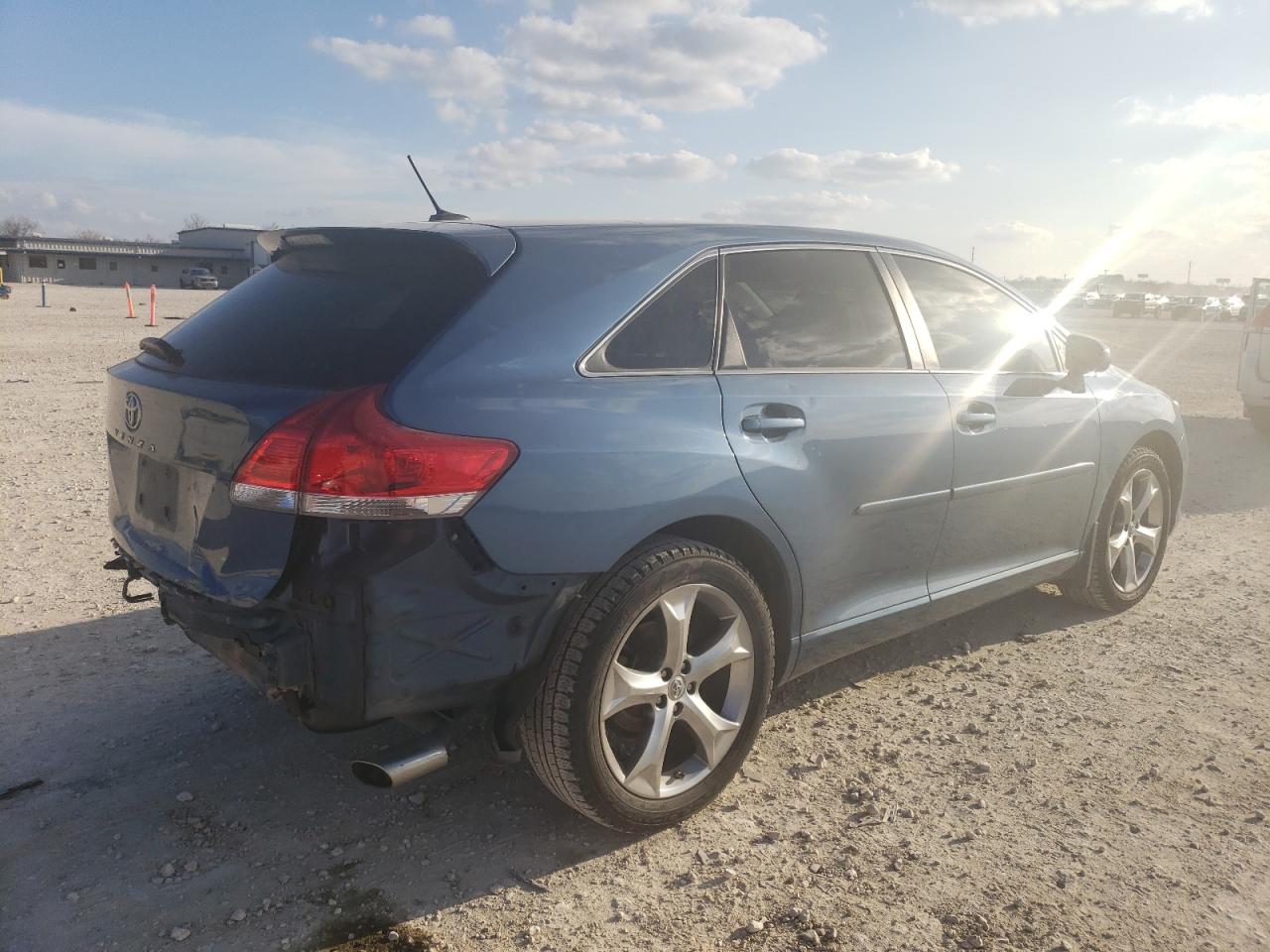 2010 Toyota Venza - Image 3