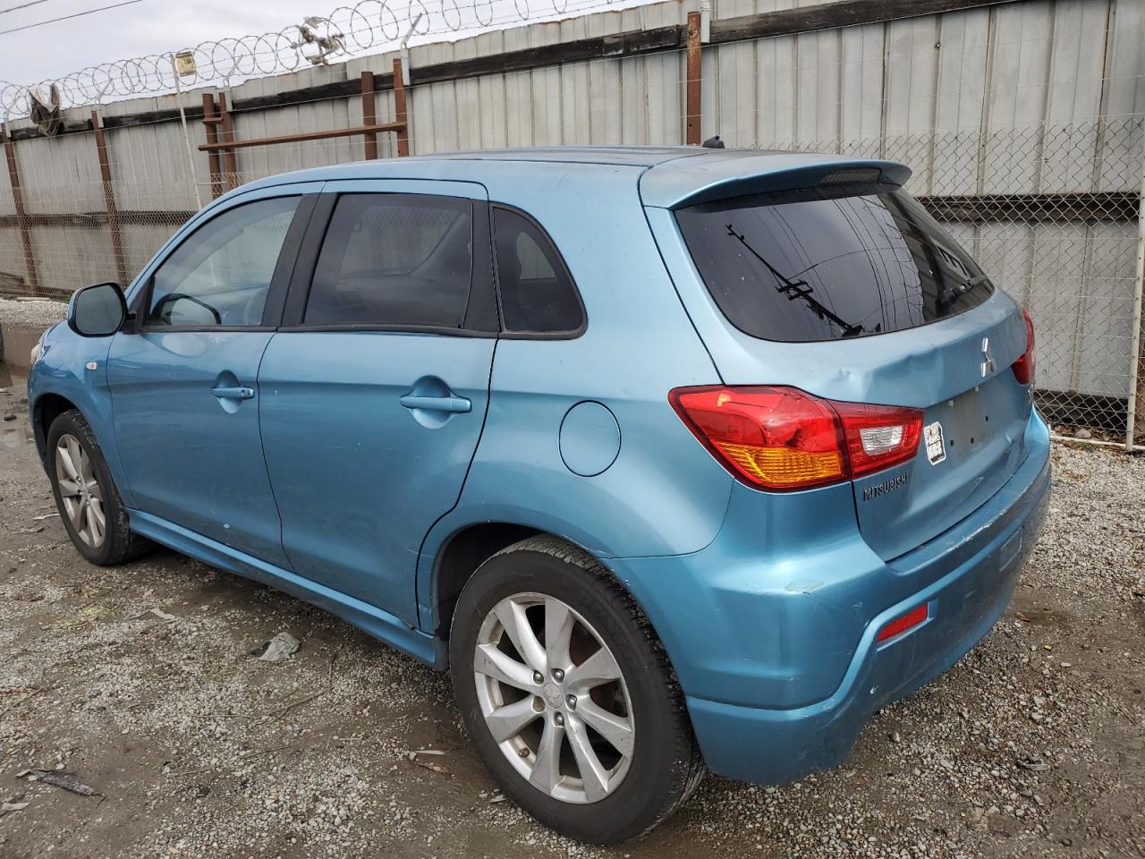 2012 Mitsubishi Outlander - Image 2