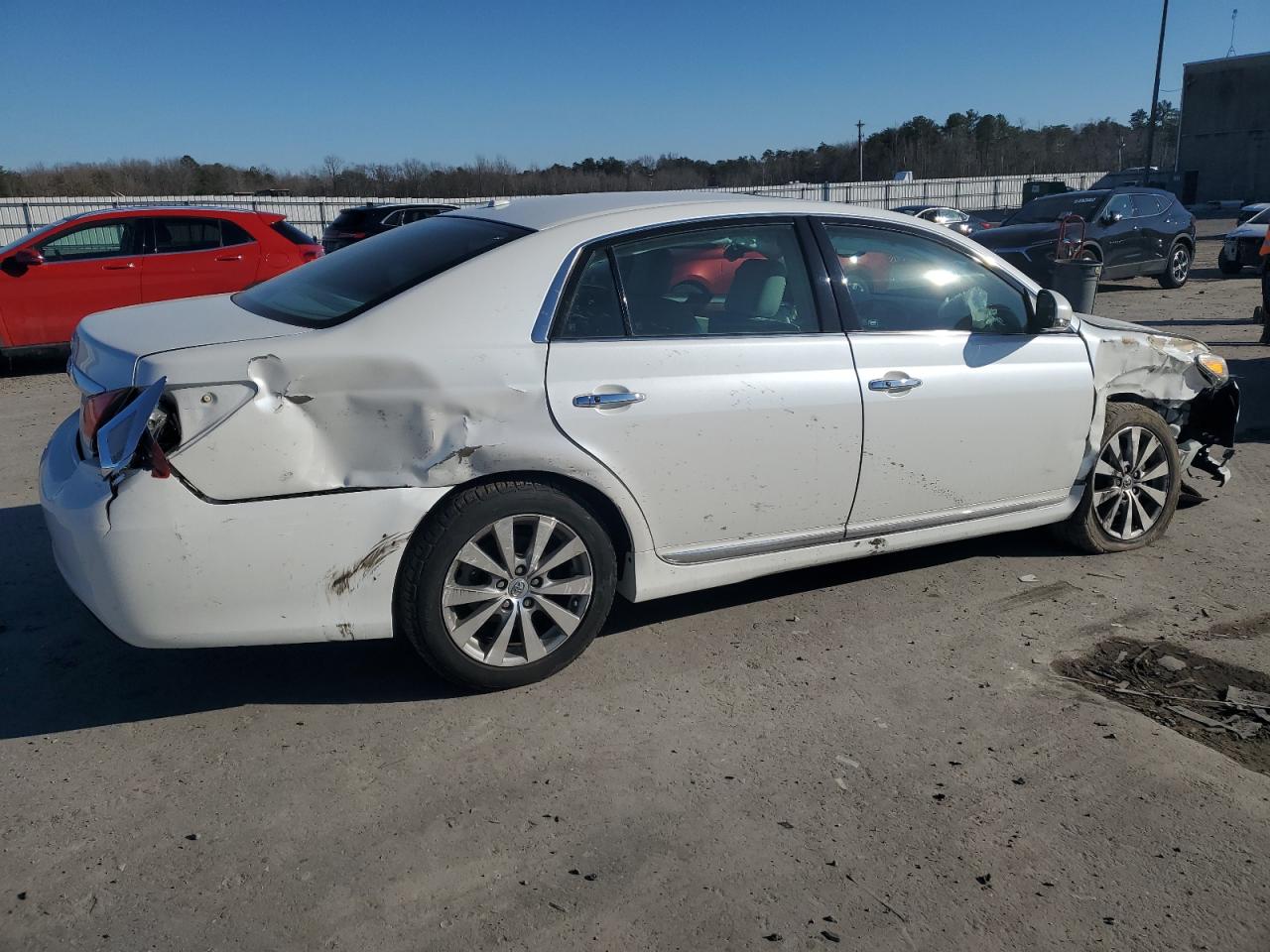 2012 Toyota Avalon - Image 3