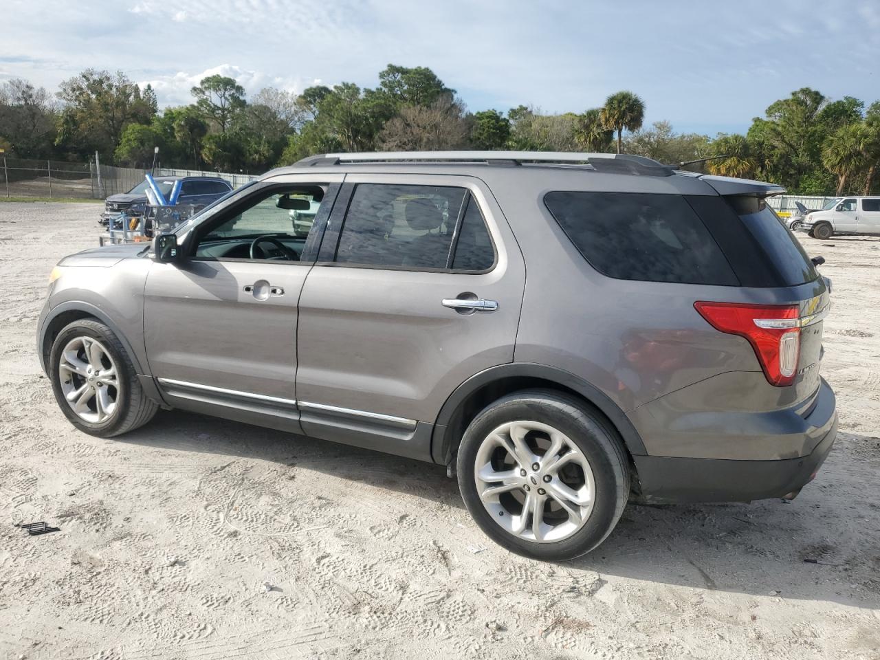 2014 Ford Explorer - Image 2
