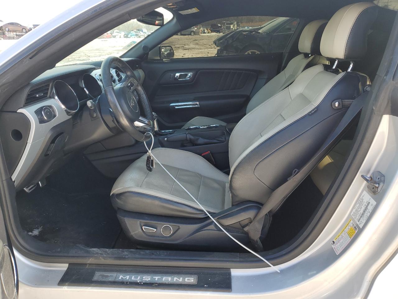 2015 Ford Mustang - Image 7