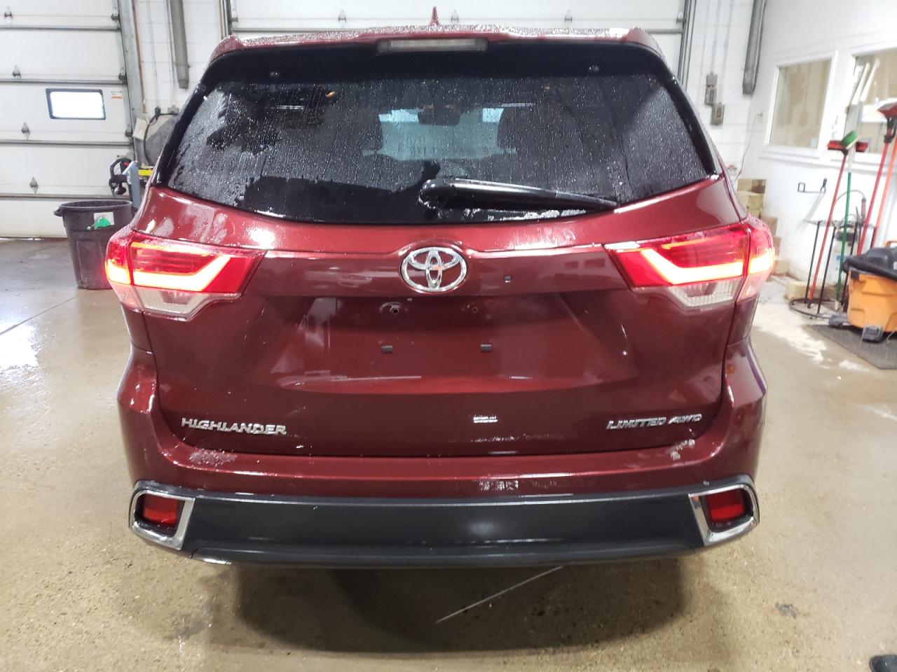 2017 Toyota Highlander - Image 6